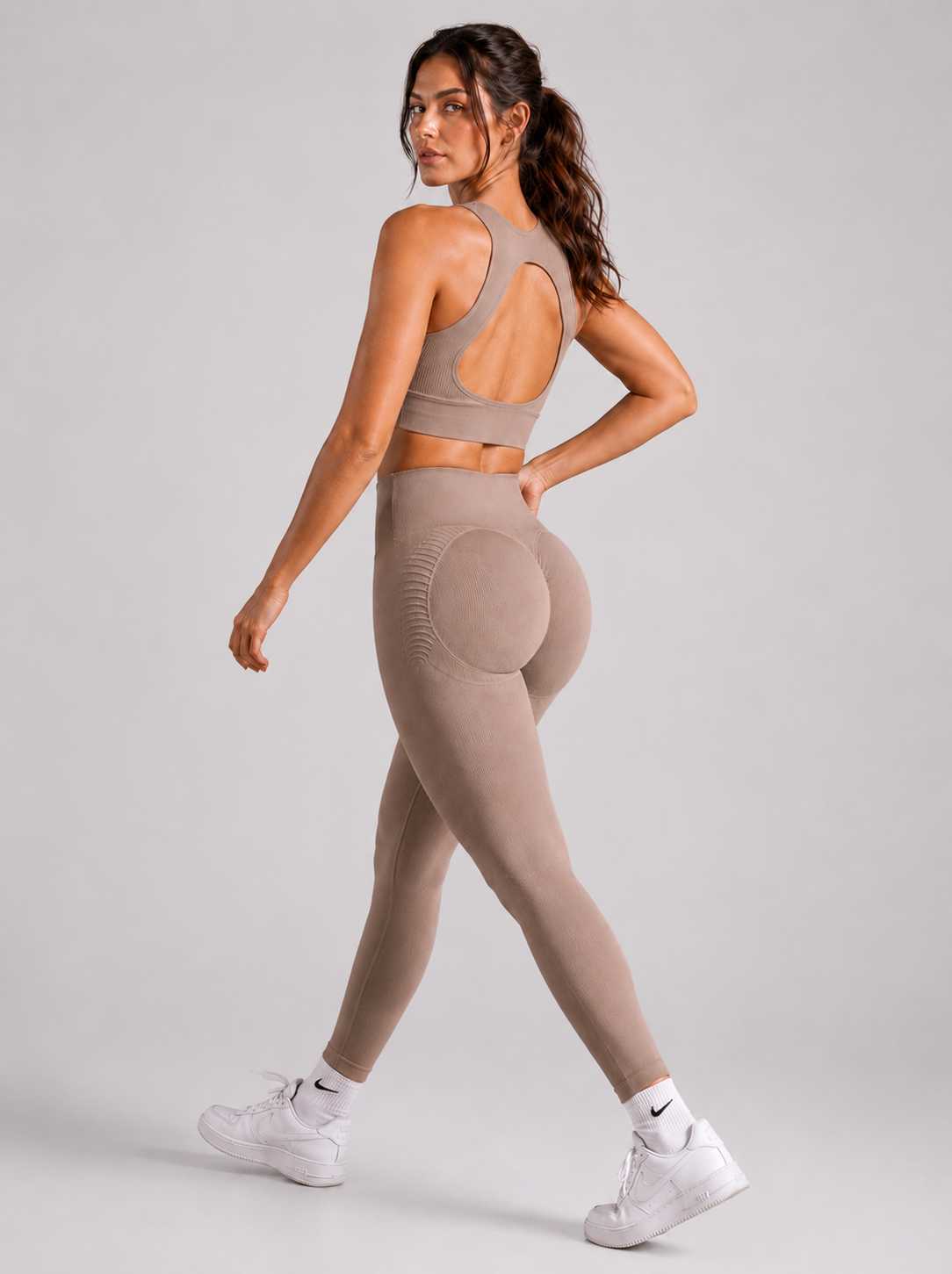 Form High-Waist Hold Leggings - Mushroom pose 3 | color:mushroom